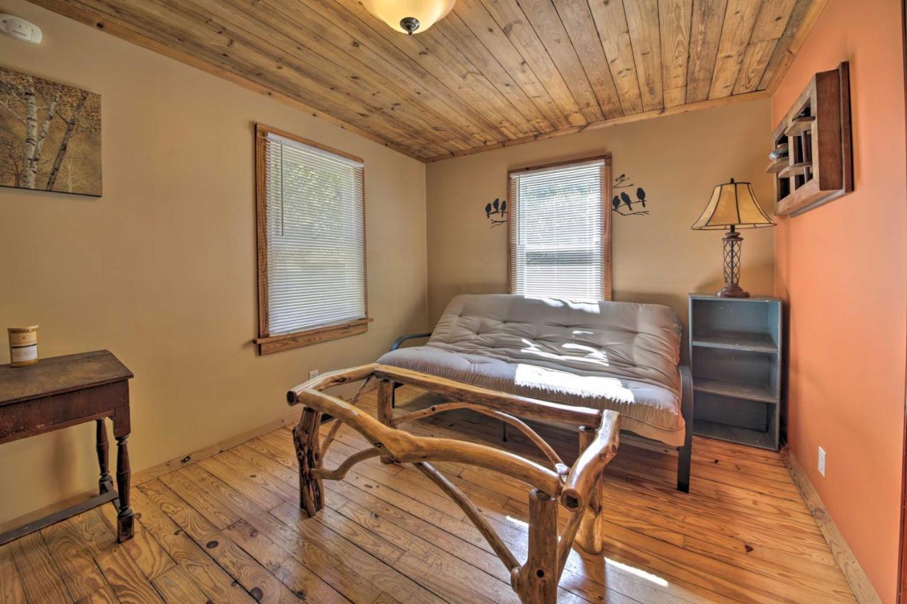 Pet-Friendly Cottage With Fire Pit - 3 Mi To Siu! คาร์บอนเดล ภายนอก รูปภาพ