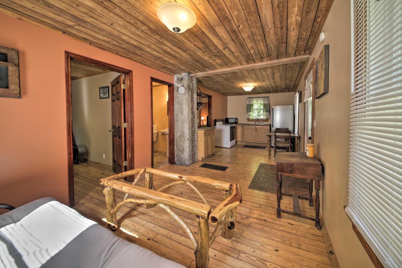 Pet-Friendly Cottage With Fire Pit - 3 Mi To Siu! คาร์บอนเดล ภายนอก รูปภาพ
